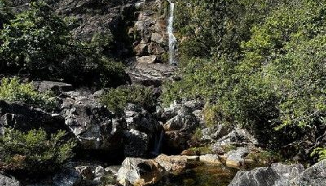 Cachoeira do Quartel: Patrimônio Natural do Distrito de Inhames - Imagem: 01.jpg